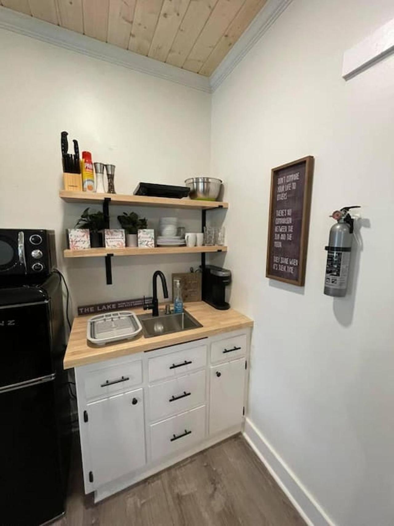 Beautifully Renovated Studio 2 Miles From Marina! Winchester Exterior photo
